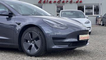 Model 3 Premium RWD+PANO+ACC+NAVI+AUTONOMES FAHR